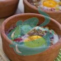 Güveçte Ispanaklı Yumurta